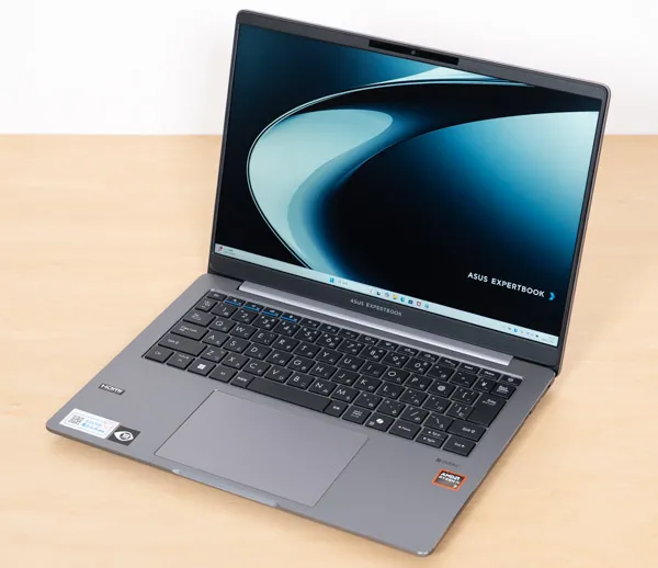 ASUS ExpertBook P3の正面写真