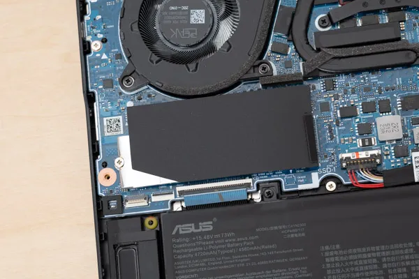 TUF Gaming A14 FA401UHのメモリの写真
