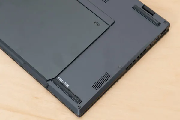 Zenbook DUO UX8406CAのスピーカー写真