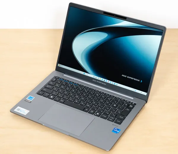 ASUS ExpertBook P3の正面写真