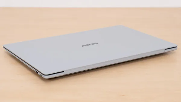 銀色！すっきりお洒落ASUSノートパソコン！ ASUS ExpertBook Ultraレビュー｜Core Ultra X7 358Hの高性能・軽量