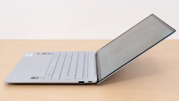 ASUS ExpertBook Ultraレビュー｜Core Ultra X7 358Hの高性能・軽量