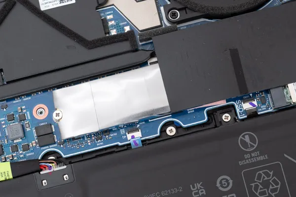 TUF Gaming A14 FA401EAのSSDの写真