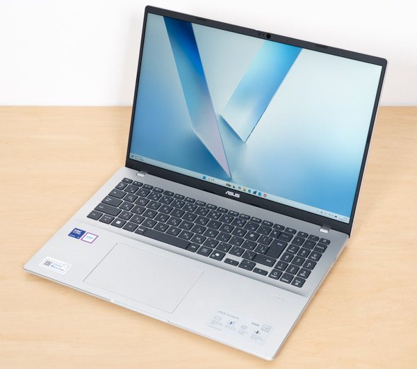 Vivobook 16 X1607CAの正面写真