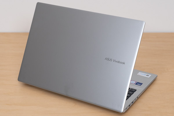 Vivobook 16 X1607CAの天板写真