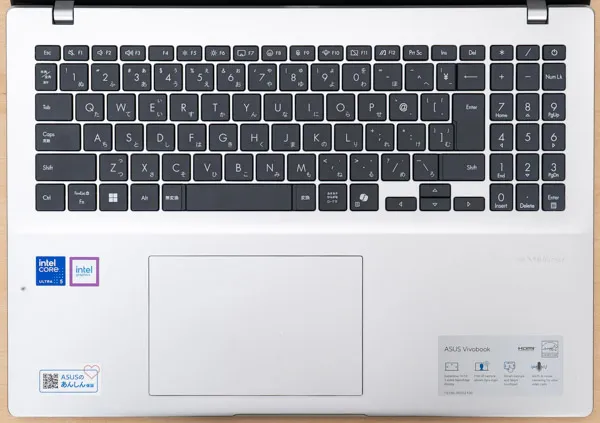 Vivobook 16 X1607CAのキーボード写真