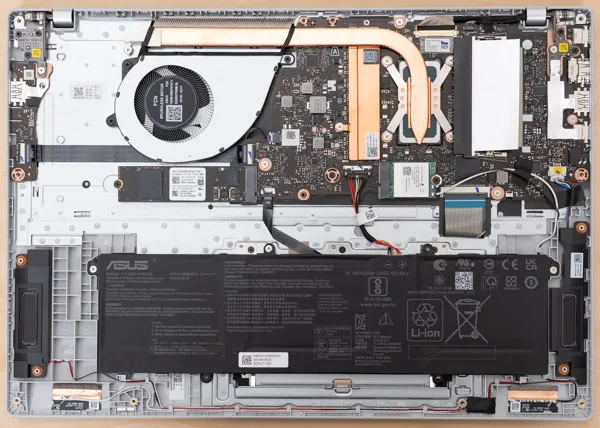 Vivobook 16 X1607CAの内部