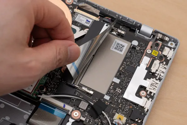 Vivobook 16 X1607CAのメモリ