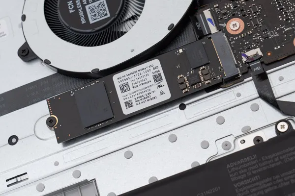 Vivobook 16 X1607CAのSSD