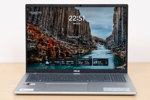 16型の大きなディスプレイ