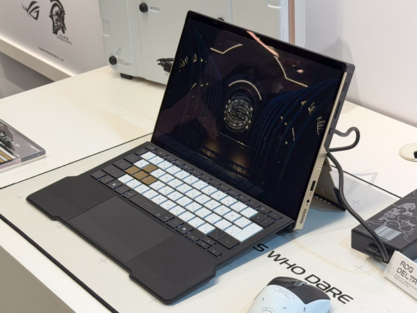 ROG Flow Z13-KJPの正面