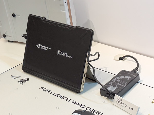 ROG Flow Z13-KJPのキーボードを閉じたときの様子