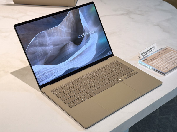 ASUS Zenbook SORA 14の正面