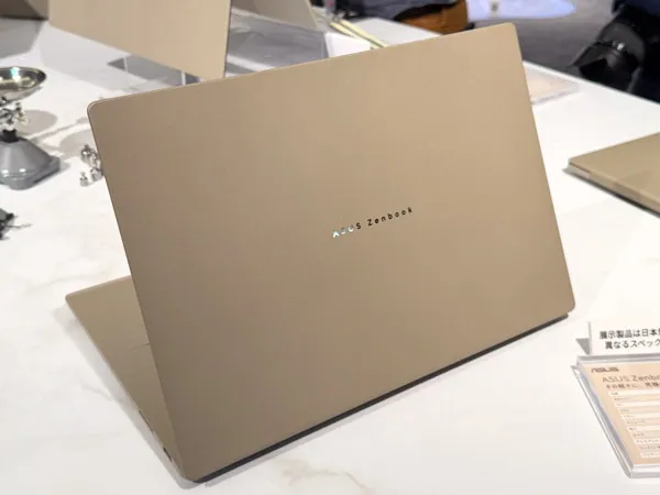ASUS Zenbook SORA 16の天板