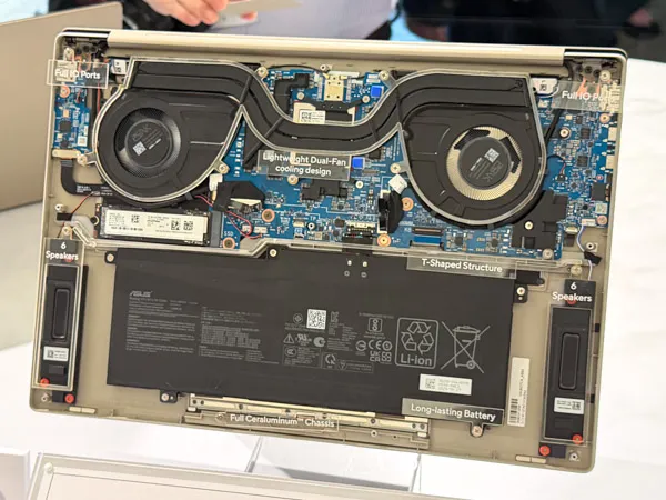 ASUS Zenbook SORA 16の内部