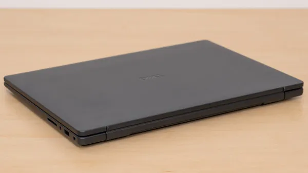 プラスチックシャーシの薄さの写真