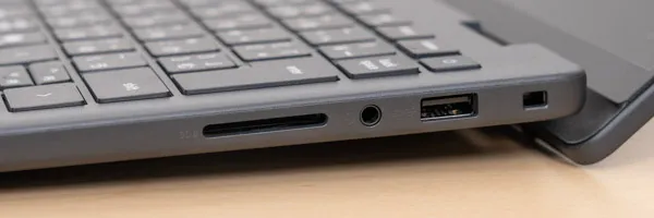 プラスチックシャーシの側面の写真