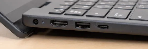 Dell 14の側面の写真その2