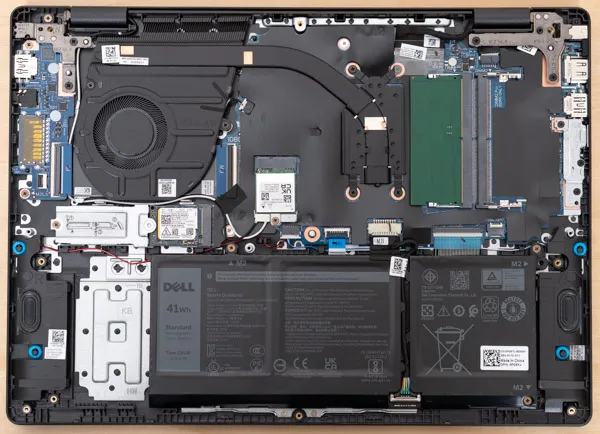 プラスチックシャーシの内部の写真