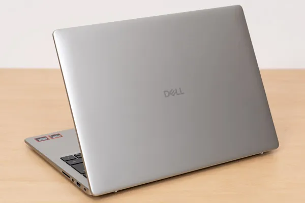 Dell 15の天板写