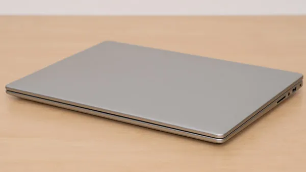 Dell 15の薄さの写真その2