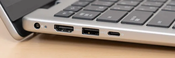 Dell 15の側面の写真その2