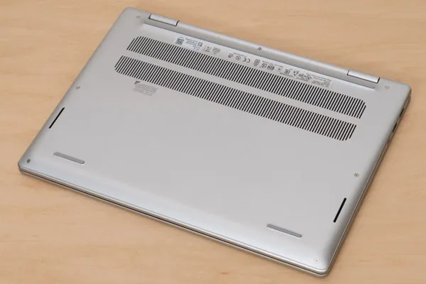 Dell 15の底面写真