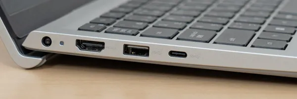 Dell 15の側面の写真その2