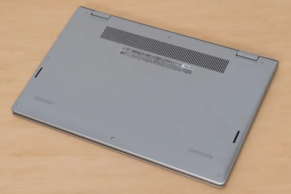 Dell 15の底面写真