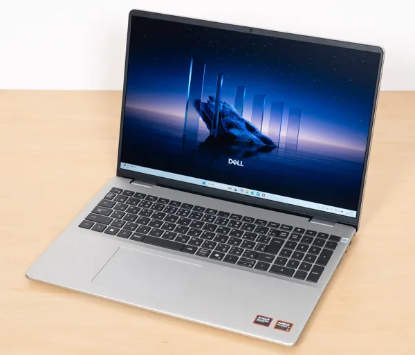 Dell 15の正面写真
