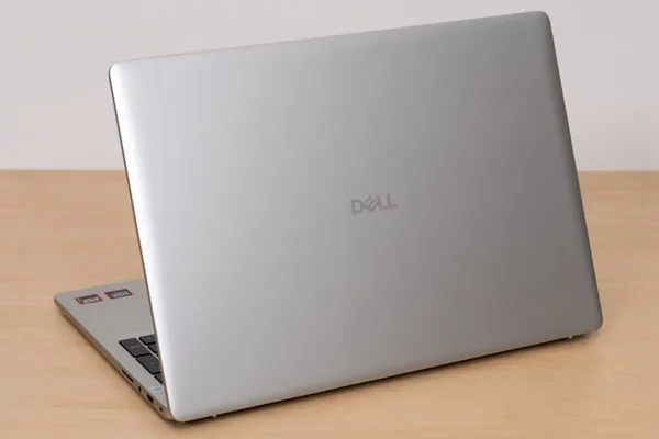 Dell 15の天板写