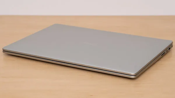 Dell 15の薄さの写真その2