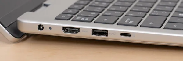 Dell 15の側面の写真その2