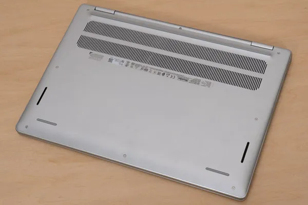 Dell 15の底面写真