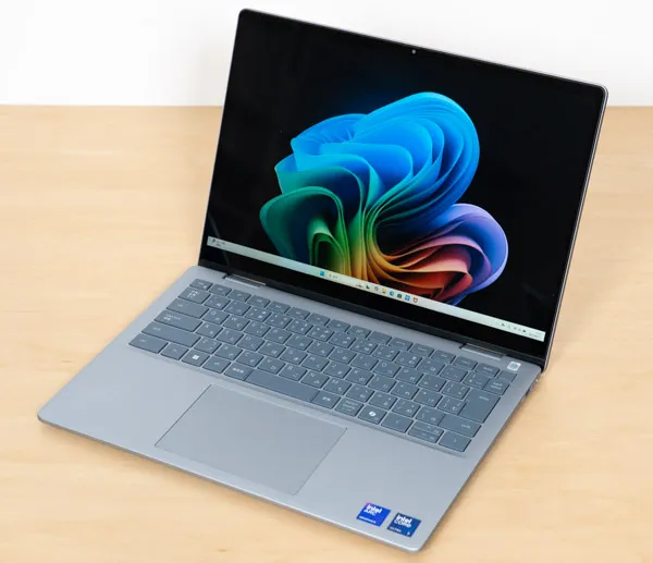 Dell 14 Plus 2-in-1の正面写真
