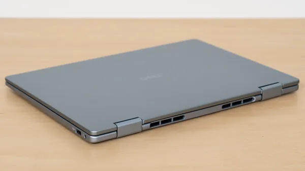 Dell 14 Plus 2-in-1の薄さの写真その2
