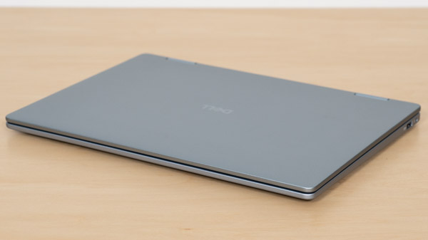 Dell 14 Plus 2-in-1の薄さの写真