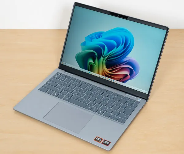 Dell 14 Plus 2-in-1の正面写真