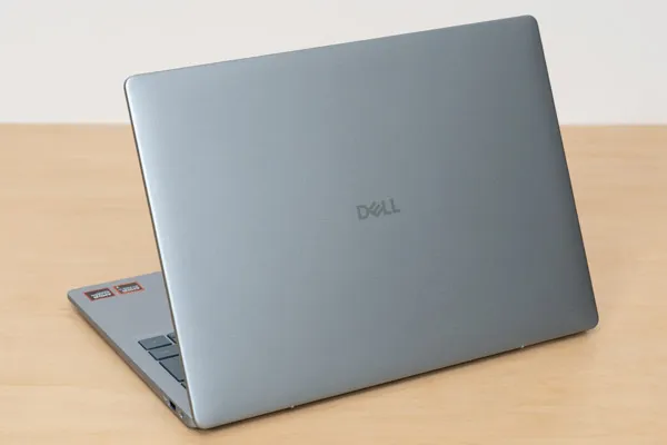 Dell 14 Plus 2-in-1の天板写