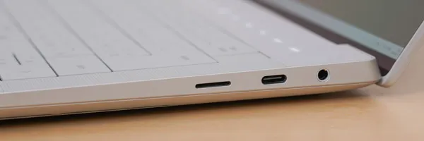 Dell 14 Premiumの側面の写真