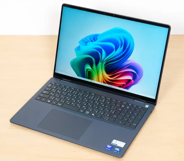 Dell 14 Plus 2-in-1の正面写真