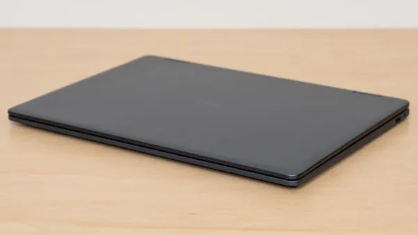 Dell 14 Plus 2-in-1の薄さの写真その2