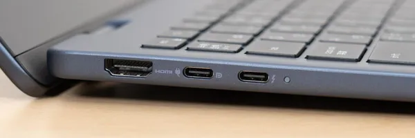 Dell 14 Plus 2-in-1の側面の写真その2