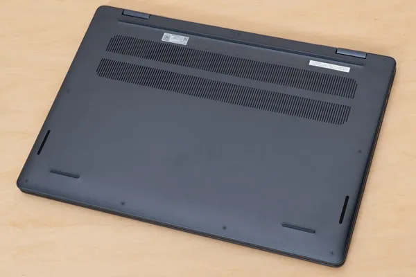Dell 14 Plus 2-in-1の底面写真