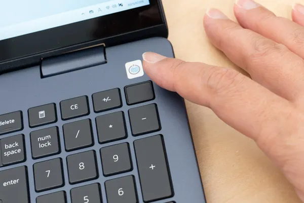 Dell 14 Plus 2-in-1の指紋認証装置の写真