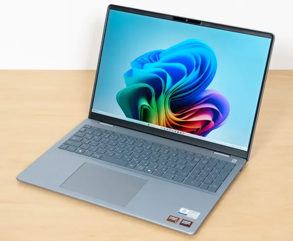 Dell 14 Plus 2-in-1の正面写真