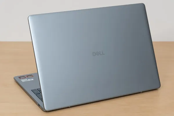 Dell 14 Plus 2-in-1の天板写