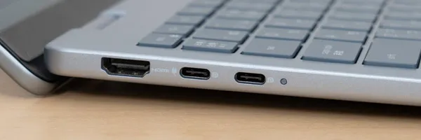 Dell 14 Plus 2-in-1の側面の写真その2
