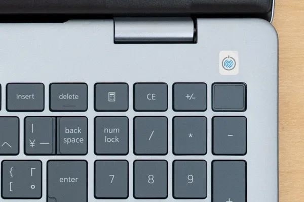 Dell 14 Plus 2-in-1の指紋認証装置の写真