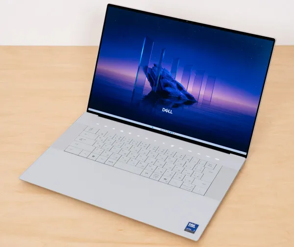 Dell 16 Premiumの正面写真